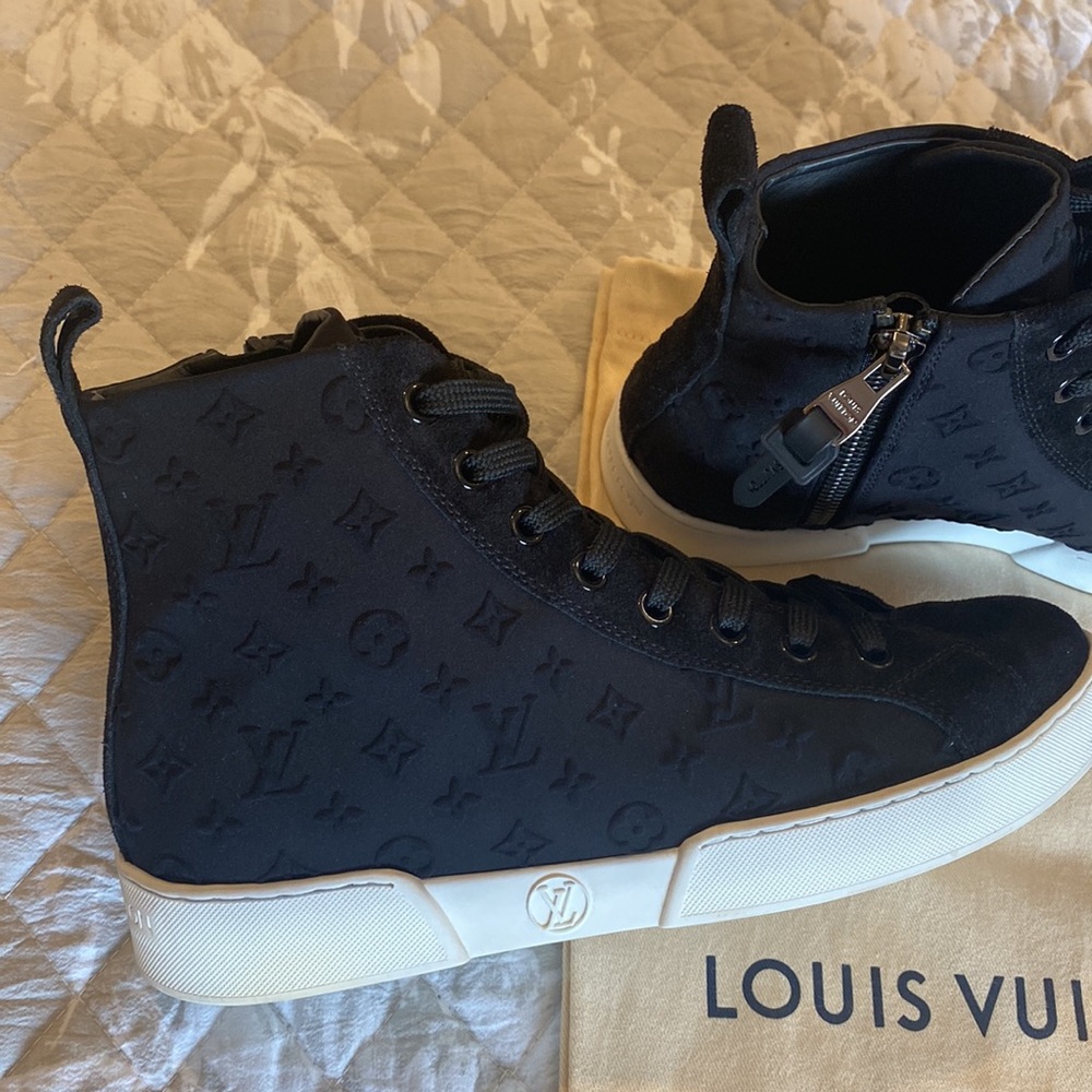 Original Louis Vuitton Suede Sneaker size:34.5, no box but with LV felt dust bag - Picture 2 of 12